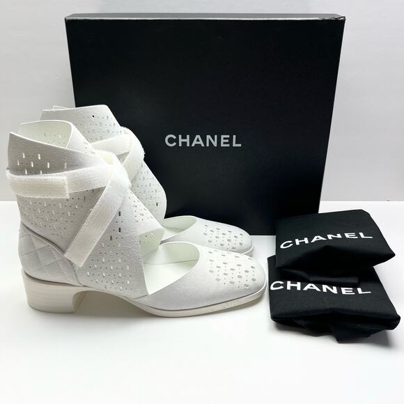 CHANEL Interlocking CC Logo Perforated Ankle Suede Boots EU 40 US 10 White Heels - Picture 13 of 13